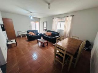 Apartamento amplo, melhor ponto da praia do morro - 0