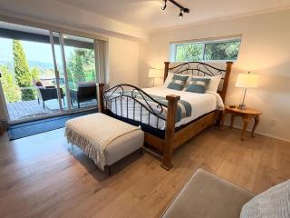 Cozy Ocean View Retreat - 1