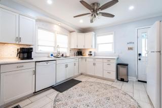 Pet Friendly Parkway Palace Sleeps 10 - 6