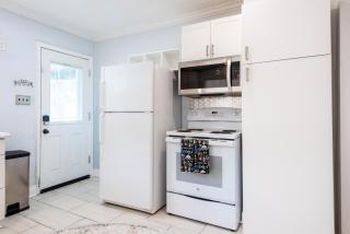 Pet Friendly Parkway Palace Sleeps 10 - 4