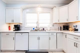 Pet Friendly Parkway Palace Sleeps 10 - 2