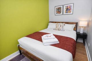 Modern 3BR Chicago Downtown Apartment Near Loyola University & Lakefront - 3