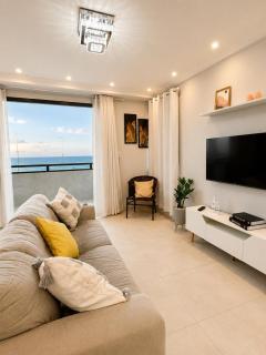 Apartamento Elegante com Varanda e Vista para o Mar em Frente ao Centro de Convenções - 0