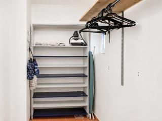 Urban Haven - Spacious 4BR Apartment for Groups and Families with Free Parking and Self Check-in - 7
