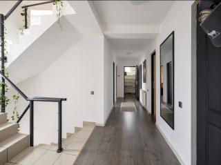 Urban Haven - Spacious 4BR Apartment for Groups and Families with Free Parking and Self Check-in - 2