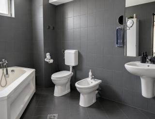 Urban Haven - Spacious 4BR Apartment for Groups and Families with Free Parking and Self Check-in - 3