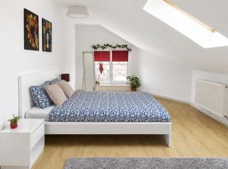 Urban Haven - Spacious 4BR Apartment for Groups and Families with Free Parking and Self Check-in - 7