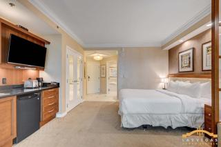MGM Signature-23-619 Strip View Jacuzzi Studio - 3