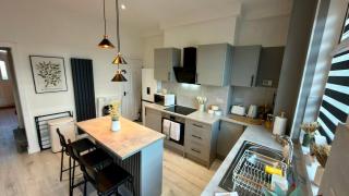 The Modern Retreat 3 Bed 2 Bath Parking - 7