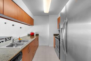 Chic City Condo with Pool & Gym - 2
