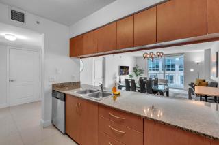 Chic City Condo with Pool & Gym - 1