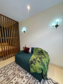 Green studio room with its own gate - 8