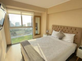 Stylish Barranco Retreat with Ocean Views, Pool & Gym - 7
