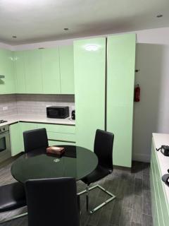 En-suit Double Bedroom in Armley Leeds - 7
