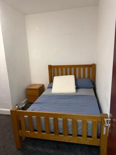 En-suit Double Bedroom in Armley Leeds - 4