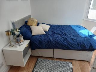 Stylish 3BR House Near Central London - 7