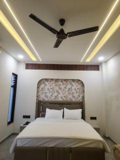Hotel The 4 Seasons - 7