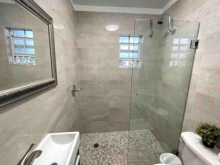 Cozy Room in the Heart of Little Havana - 6