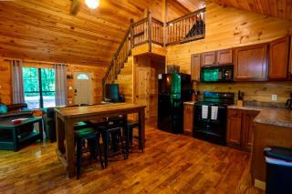 Rosebud Hot Tub WiFi 2 Min Gorge Underground 6 Min to Natural Bridge State Park - 6