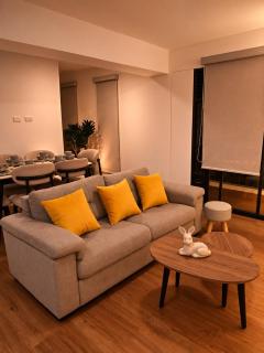 Modern apartment with balcony and panoramic views - 8