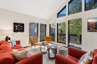 Big & Bright Hidden Gem with Garage, Hot Tub, Lux Kitchen condo - 7