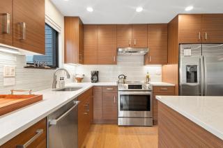 Big & Bright Hidden Gem with Garage, Hot Tub, Lux Kitchen condo - 1