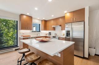 Big & Bright Hidden Gem with Garage, Hot Tub, Lux Kitchen condo - 2