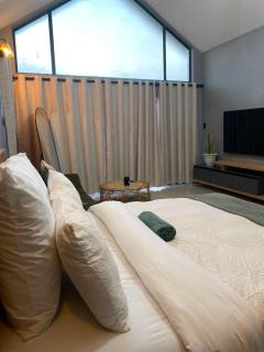WeThusi-stream 1 bed - 6