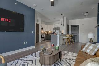 Frisco | 2BR King + Q Bunk | Near Universal | Pool - 9