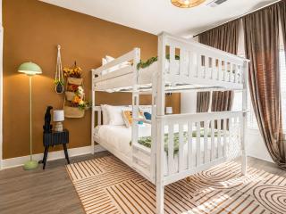 Frisco | 2BR King + Q Bunk | Near Universal | Pool - 8
