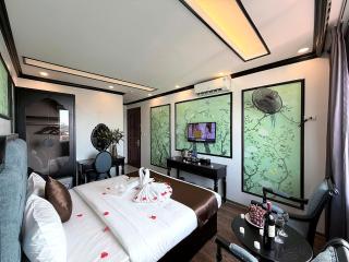 Crown Luxury Hotel - 2