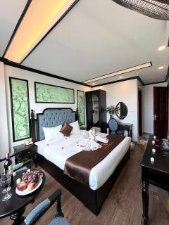 Crown Luxury Hotel - 3