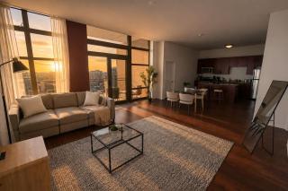 29th Floor 2BR Suite with Balcony and Gym - Chicago - 5