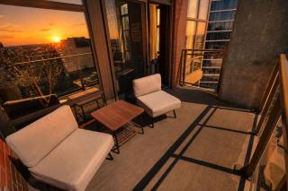 29th Floor 2BR Suite with Balcony and Gym - Chicago - 3