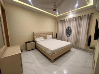 Hotel Pearl Lodge DHA - 2