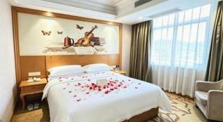 Vienna Hotel Guangdong Huidong Herung Pedestrian Street - 1