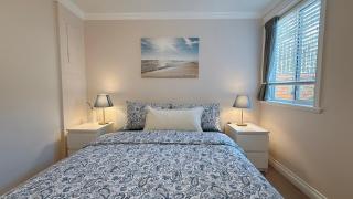 Entire Private Suite - 5 Min Walk to SkyTrain, Free Parking, 15 Mins to Downtown - 6