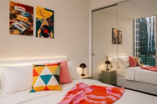 3BR Retro CBD Retreat - Pool, Views & Free Parking - 9