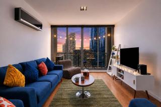 3BR Retro CBD Retreat - Pool, Views & Free Parking - 0