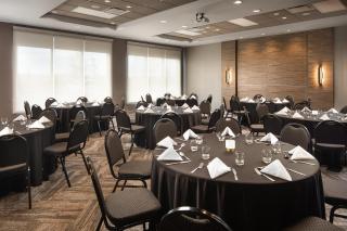 Hyatt Place Calgary Airport - 9