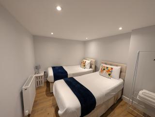 3 Bedroom at Folkestone Harbour Arm - Sleeps 6 - Long Stays Welcome - 1