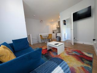 3 Bedroom at Folkestone Harbour Arm - Sleeps 6 - Long Stays Welcome - 3