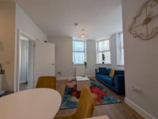 3 Bedroom at Folkestone Harbour Arm - Sleeps 6 - Long Stays Welcome - 2