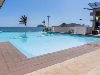 Family 3-Bedroom Oceanfront on the Malecón - HORIZON801 - 3