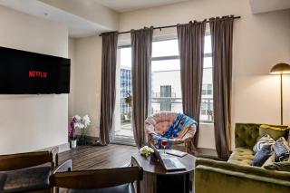 Velvet Lounge King Suite near Legacy West Pool - 3