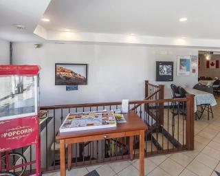 Econo Lodge Inn & Suites Drumheller - 6