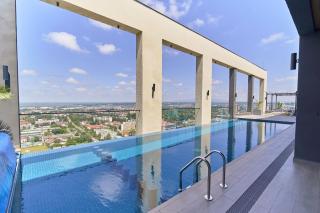 Altura Upper Hill Deluxe 5 - Rooftop Pool, Gym & Skyline Views - 8