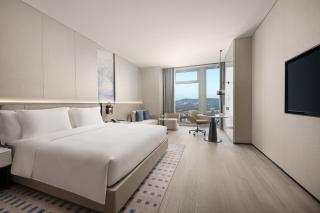Crowne Plaza Jingmen by IHG - 9