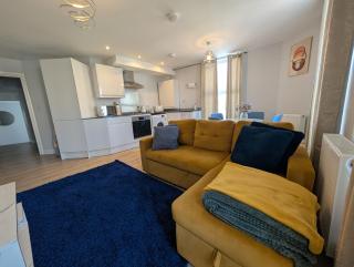 2 Bedroom Apartment Folkestone Harbour Arm - Sleeps 4 - Long stay Welcome - 3