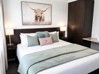 Top of the Range - Tourist Road 2 BDRM Apartment - 0